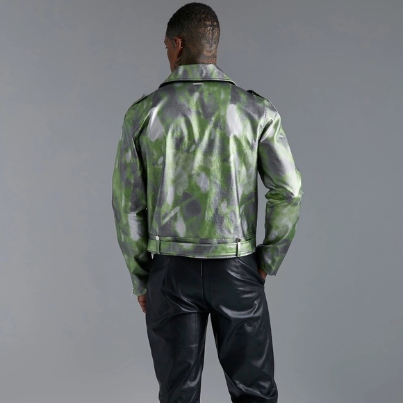 BOOHOOMAN BOXY SPRAY DETAIL BIKER JACKET IN SILVER/GREEN SIZE SMALL - Picture 2 of 11